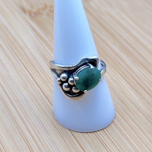 925 Sterling Silver Emerald Stone Ring - Picture 11 of 13